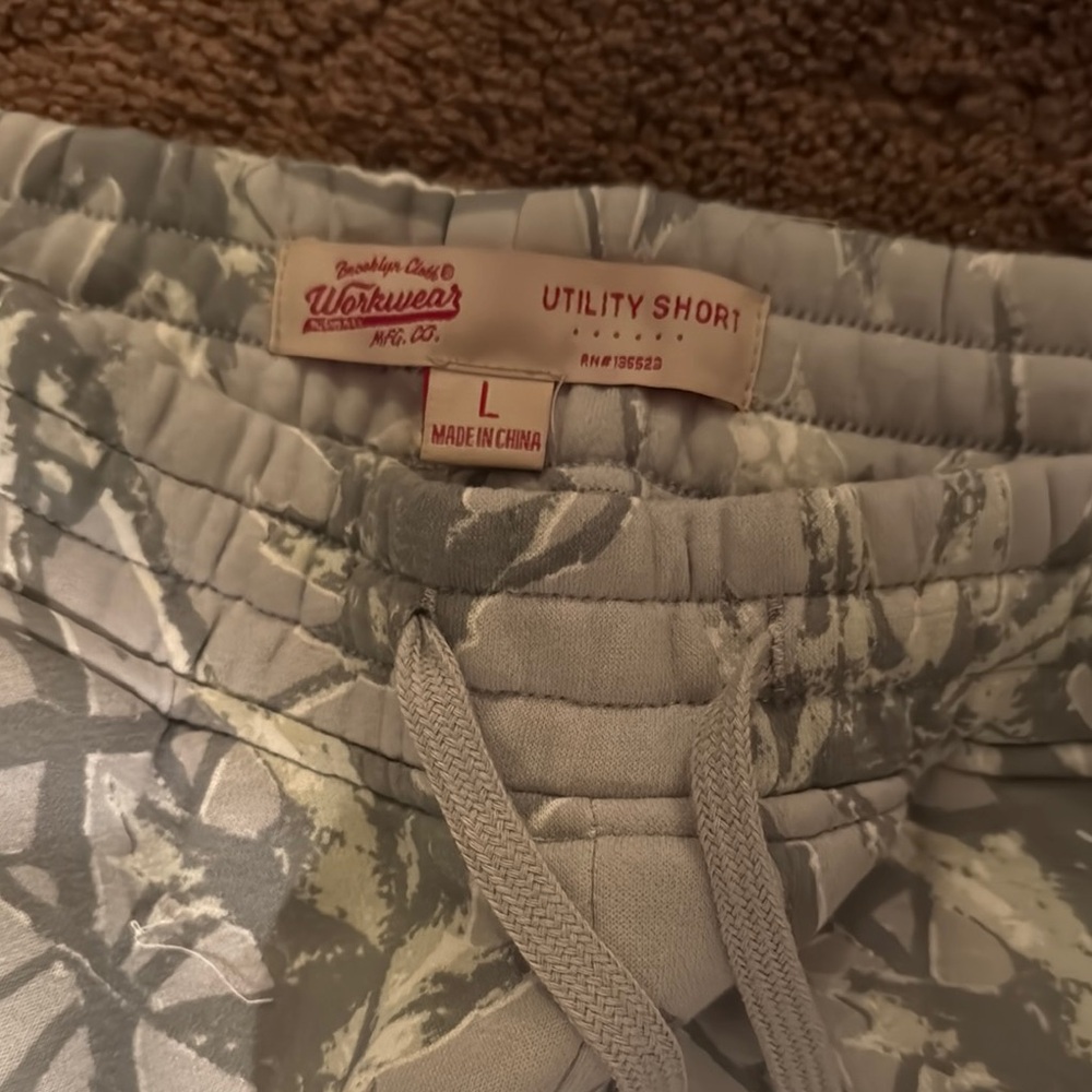 🩶NWT - Brooklyn Cloth Camo Print Drawstring Shorts🩶 - Picture 2 of 3